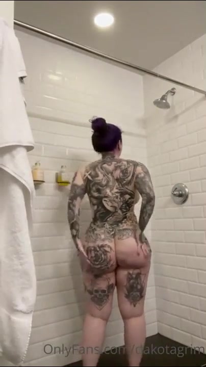 Ravengriim Porn – Masturbating Finger In Bath !
