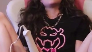 Hannah Owo Onlyfans News – Vibator Rubbing Pussy On Chair !