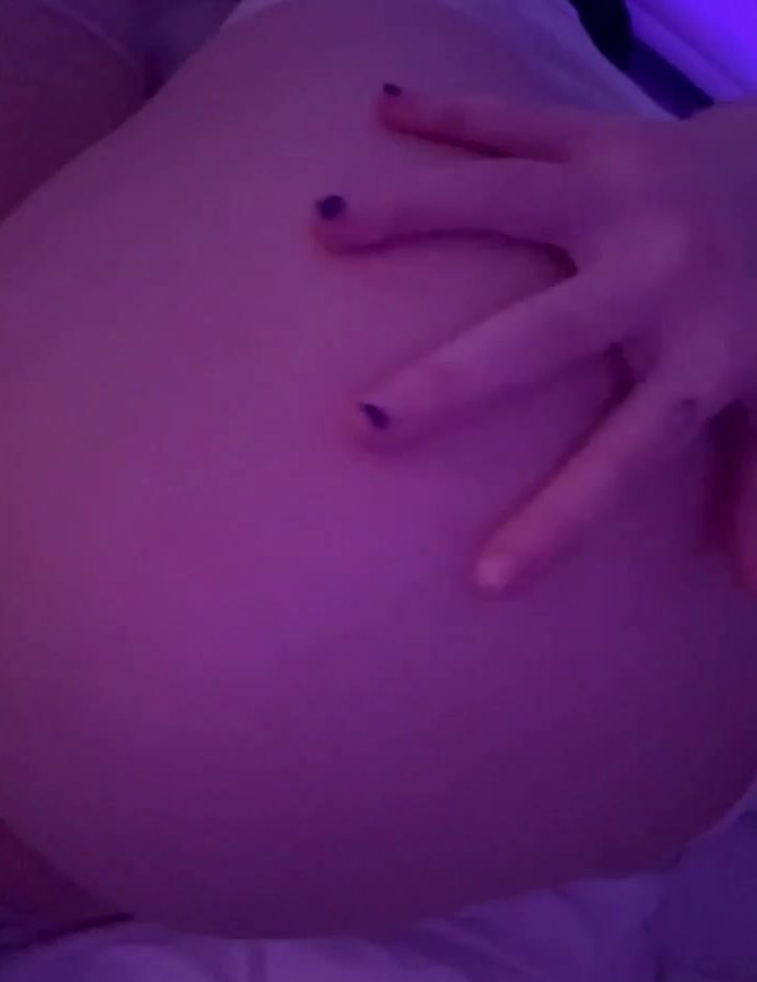 Imskirby – Teasing her big butt