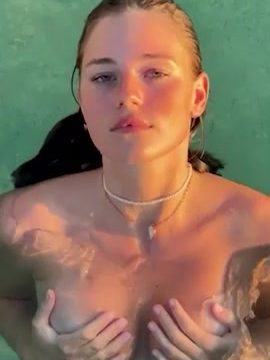 Maligoshik Nude – Teasing Big Tits in Pool