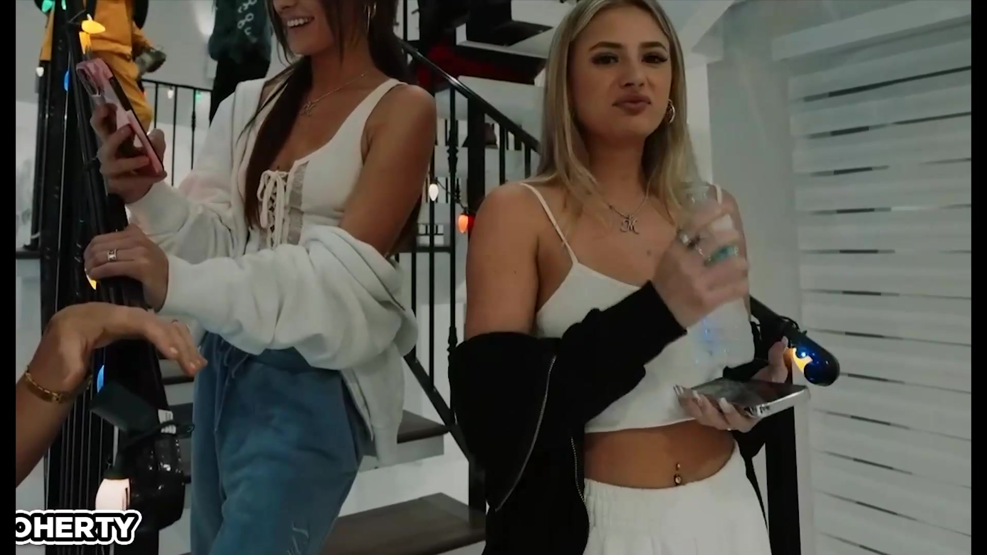 Michelle Scott  – Erotic Body With Friends