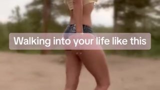 imaubreykeys News – Nude Walking Hot Video
