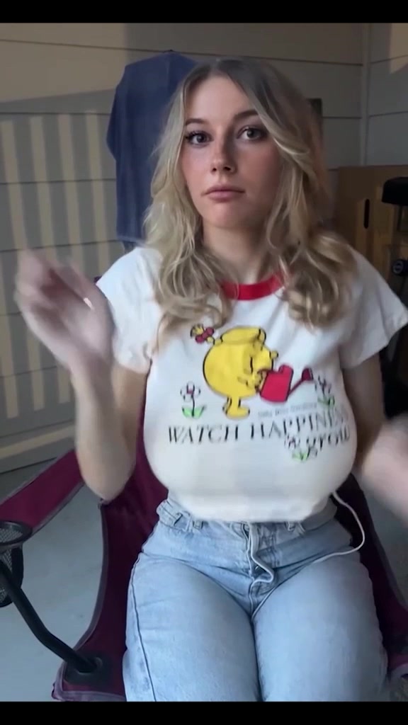 Zooemoore OnlyFans News – Nude Nipple PINK on Bed