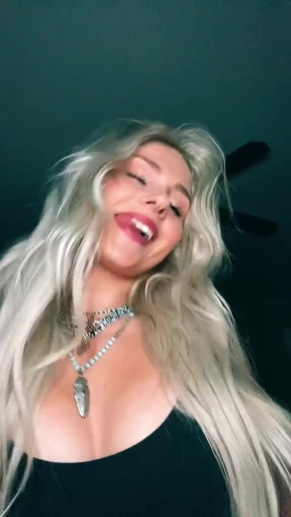 Lindsay Bercosky Onlyfans News – Naked Erotic Body !!