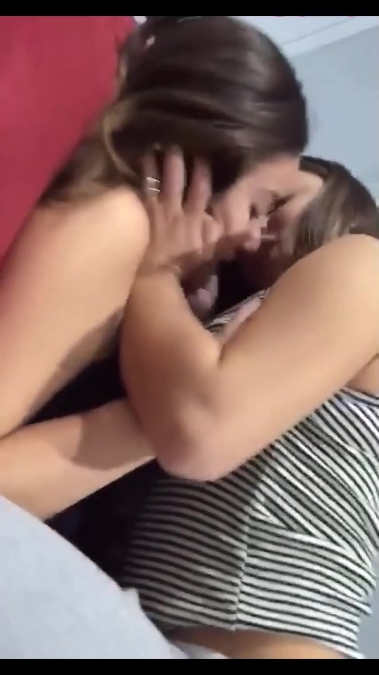 Gali_gool – Lesbian kissing!!! New Trending
